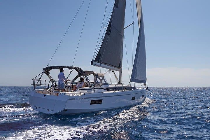 Private Luxury Sunrise Sail-yacht cruise