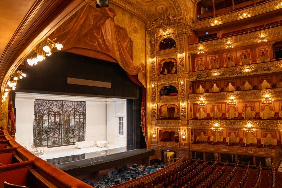 Grand interior stage and ornate seating tiers at Teatro das Figuras in Faro, Algarve